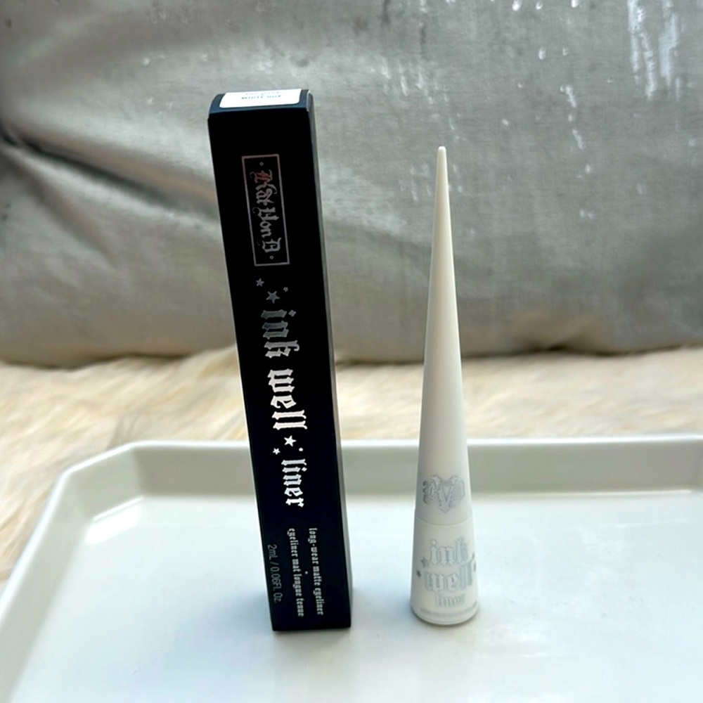 Kat Von D: Ink Well Liner in White Out: Brand New! 🤍